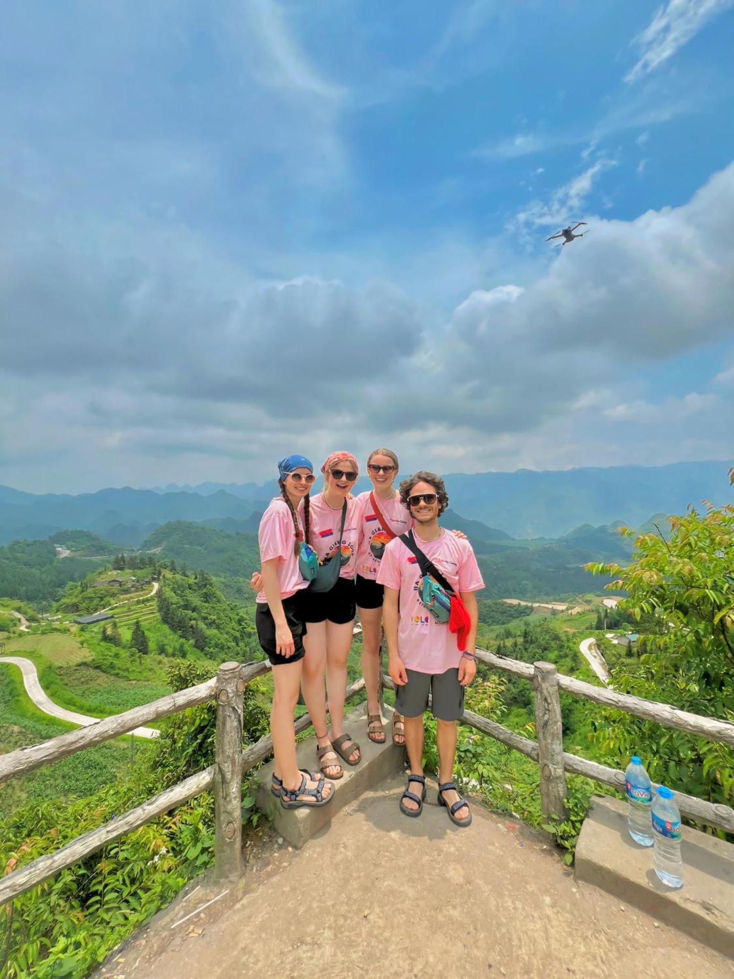 Hotel Yolo Ha Giang Adventures, Motorbike And Loop Tours Exterior foto