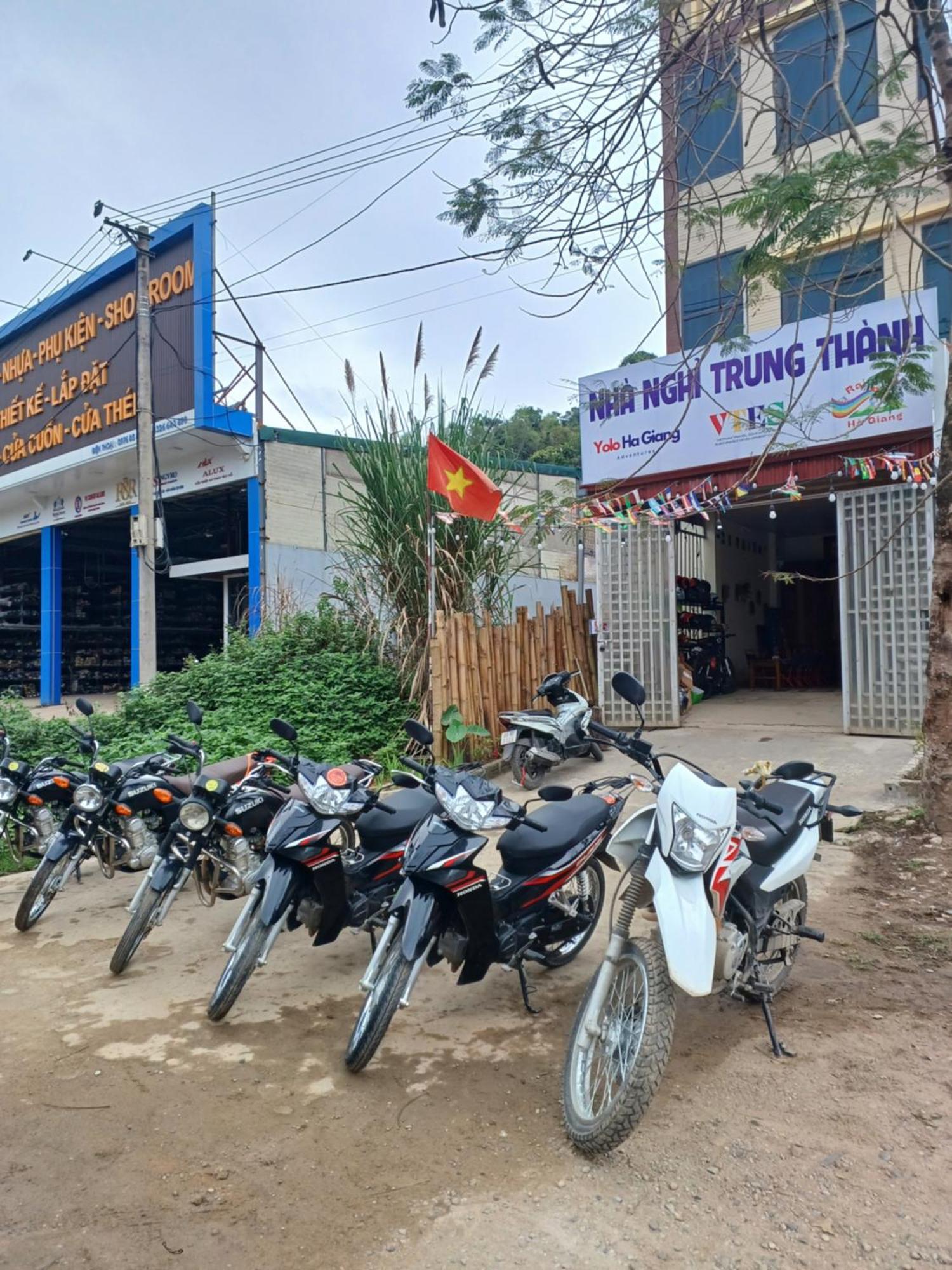 Hotel Yolo Ha Giang Adventures, Motorbike And Loop Tours Exterior foto