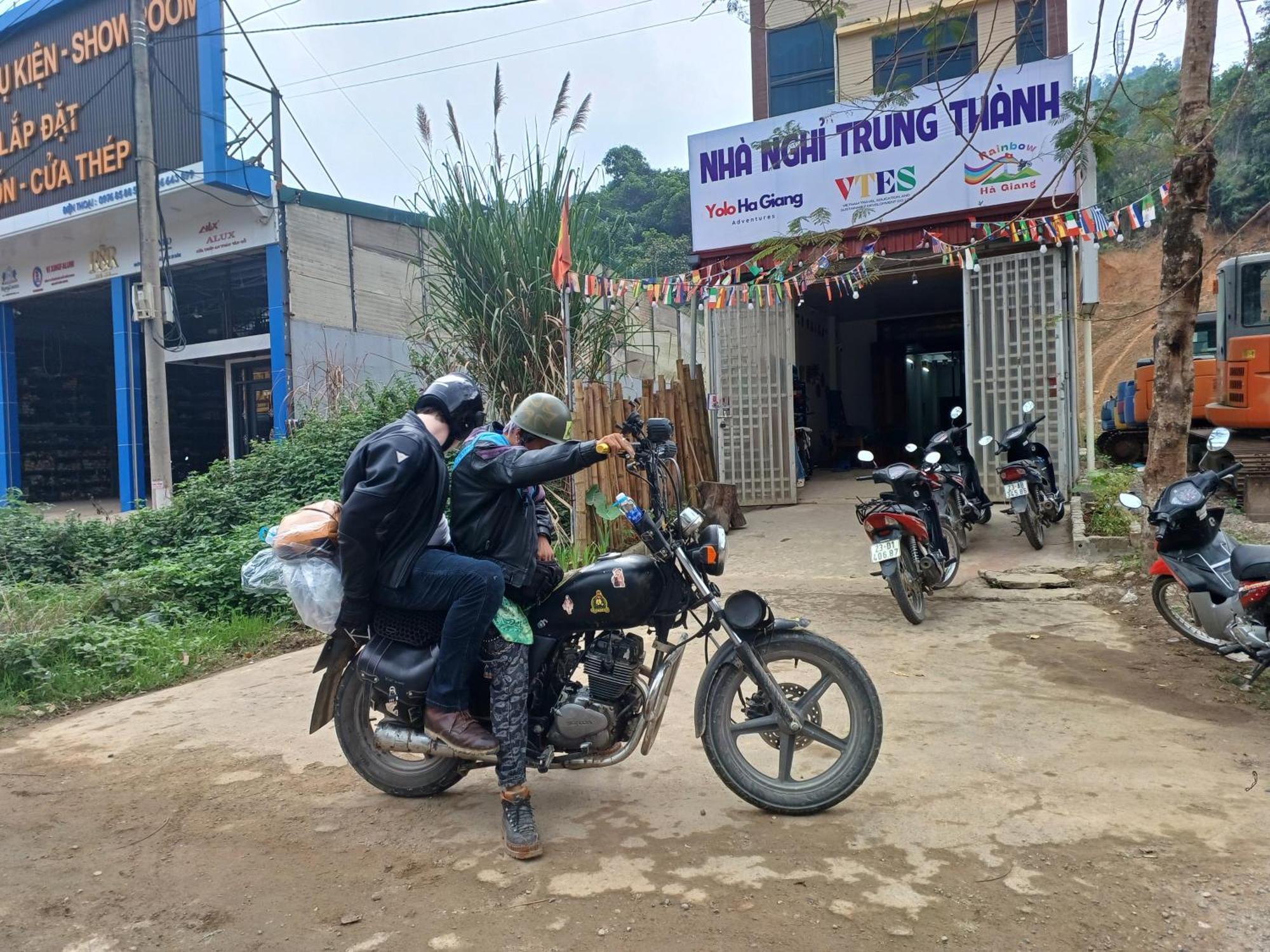 Hotel Yolo Ha Giang Adventures, Motorbike And Loop Tours Exterior foto