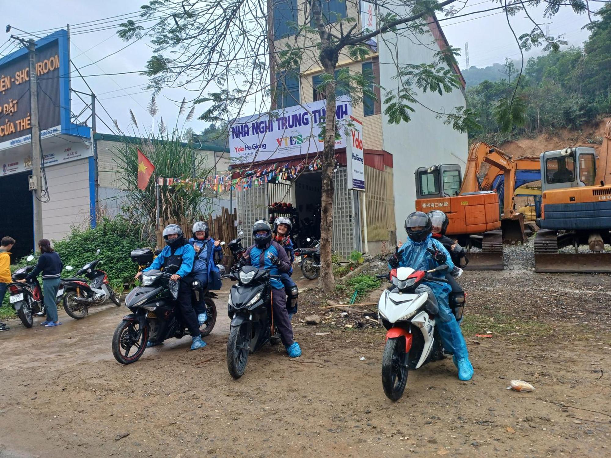 Hotel Yolo Ha Giang Adventures, Motorbike And Loop Tours Exterior foto
