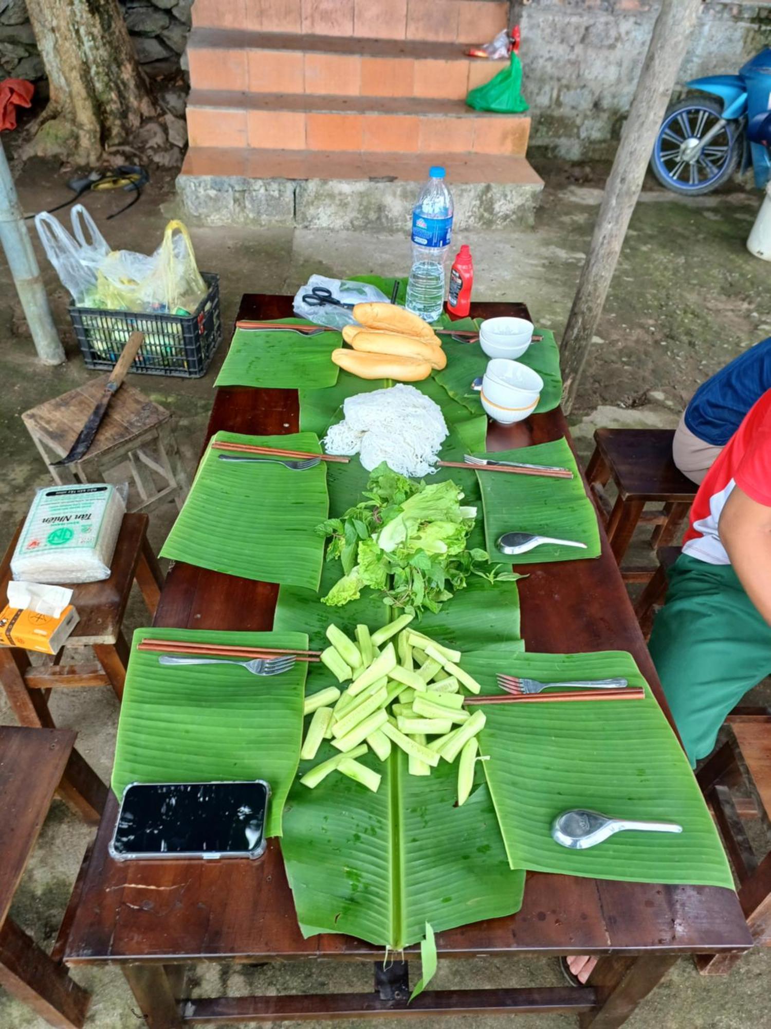 Hotel Yolo Ha Giang Adventures, Motorbike And Loop Tours Exterior foto
