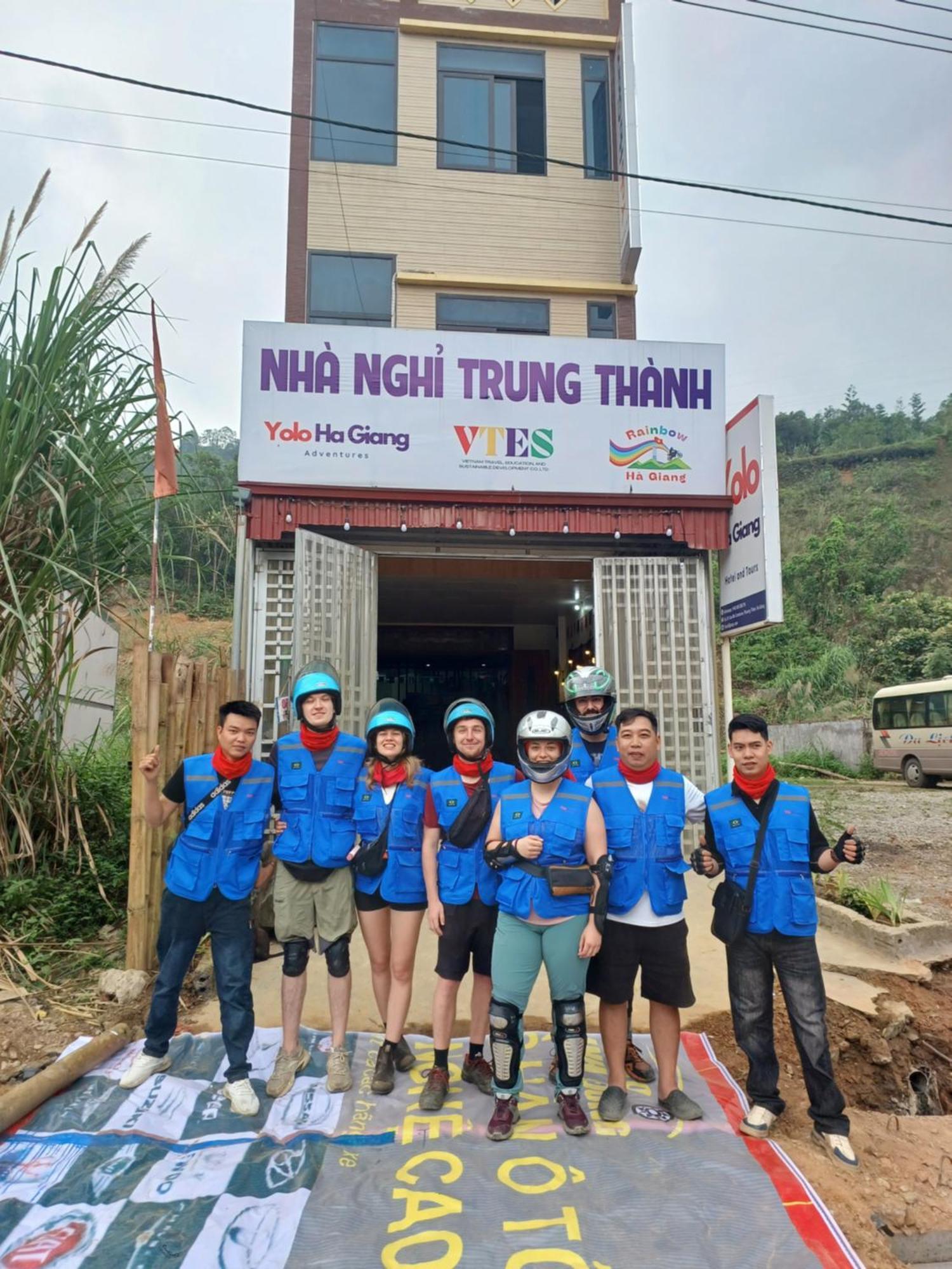Hotel Yolo Ha Giang Adventures, Motorbike And Loop Tours Exterior foto