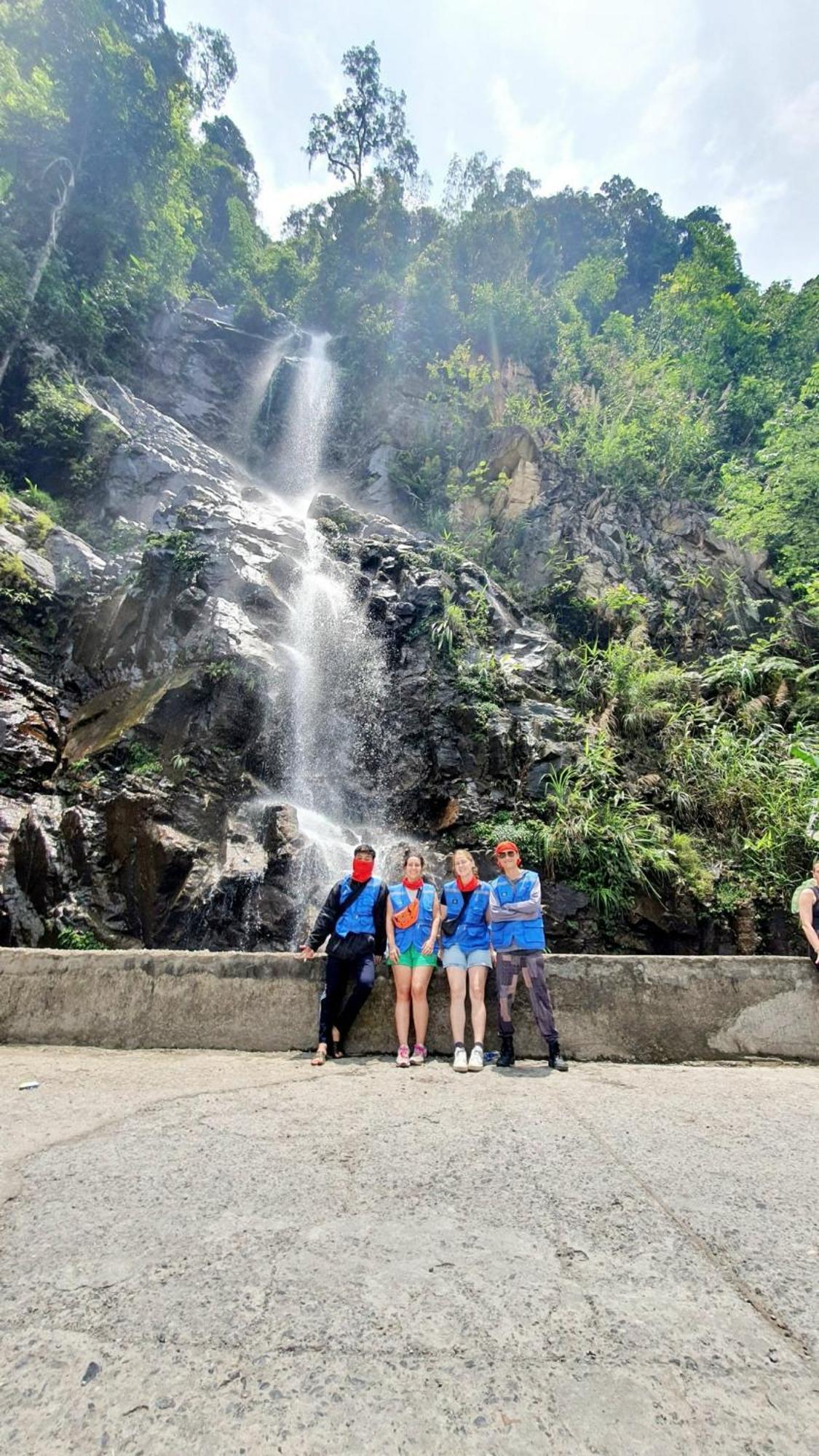 Hotel Yolo Ha Giang Adventures, Motorbike And Loop Tours Exterior foto