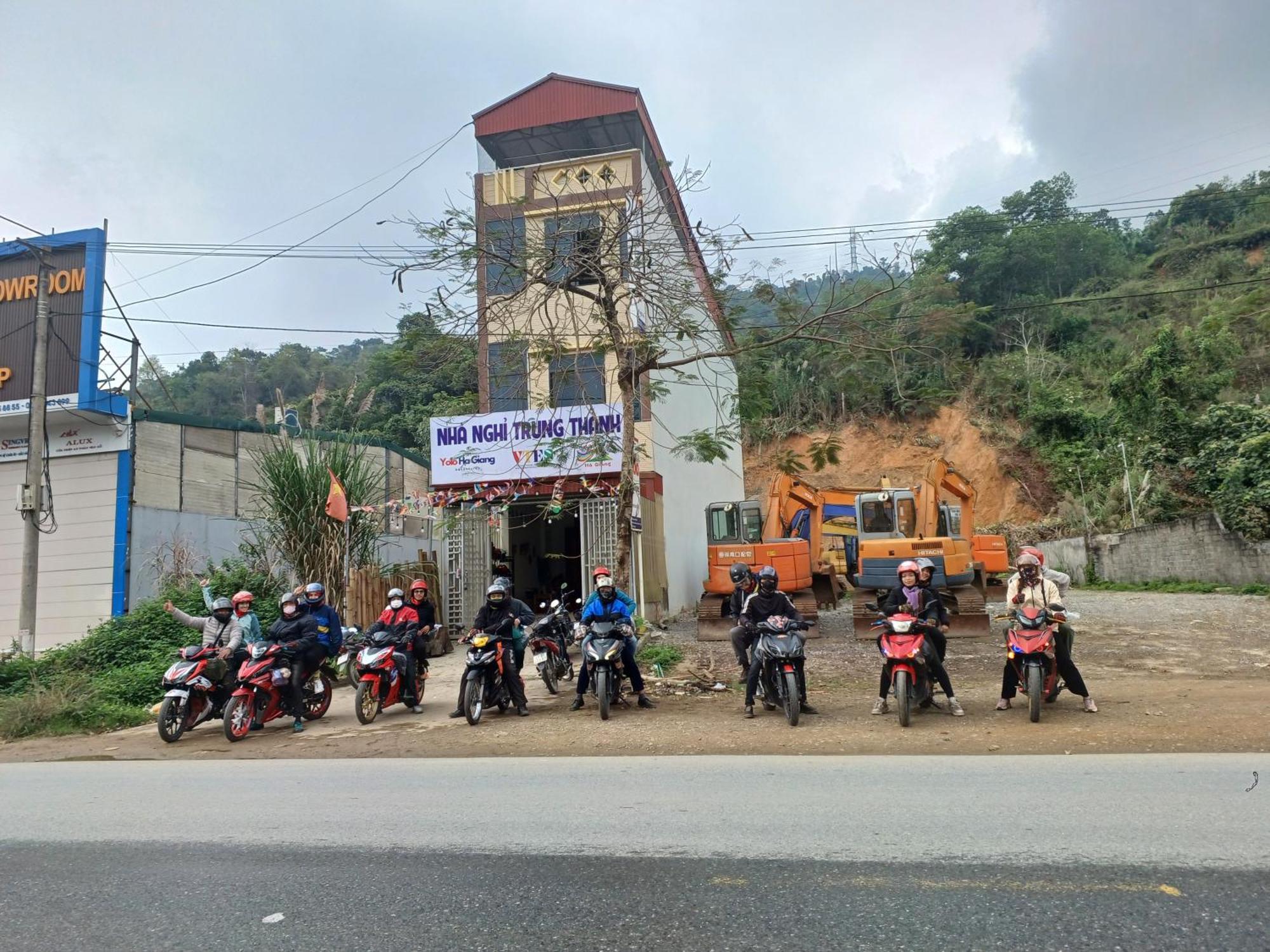 Hotel Yolo Ha Giang Adventures, Motorbike And Loop Tours Exterior foto