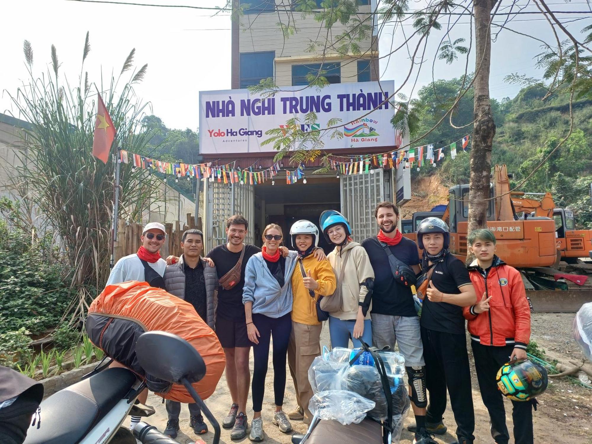 Hotel Yolo Ha Giang Adventures, Motorbike And Loop Tours Exterior foto