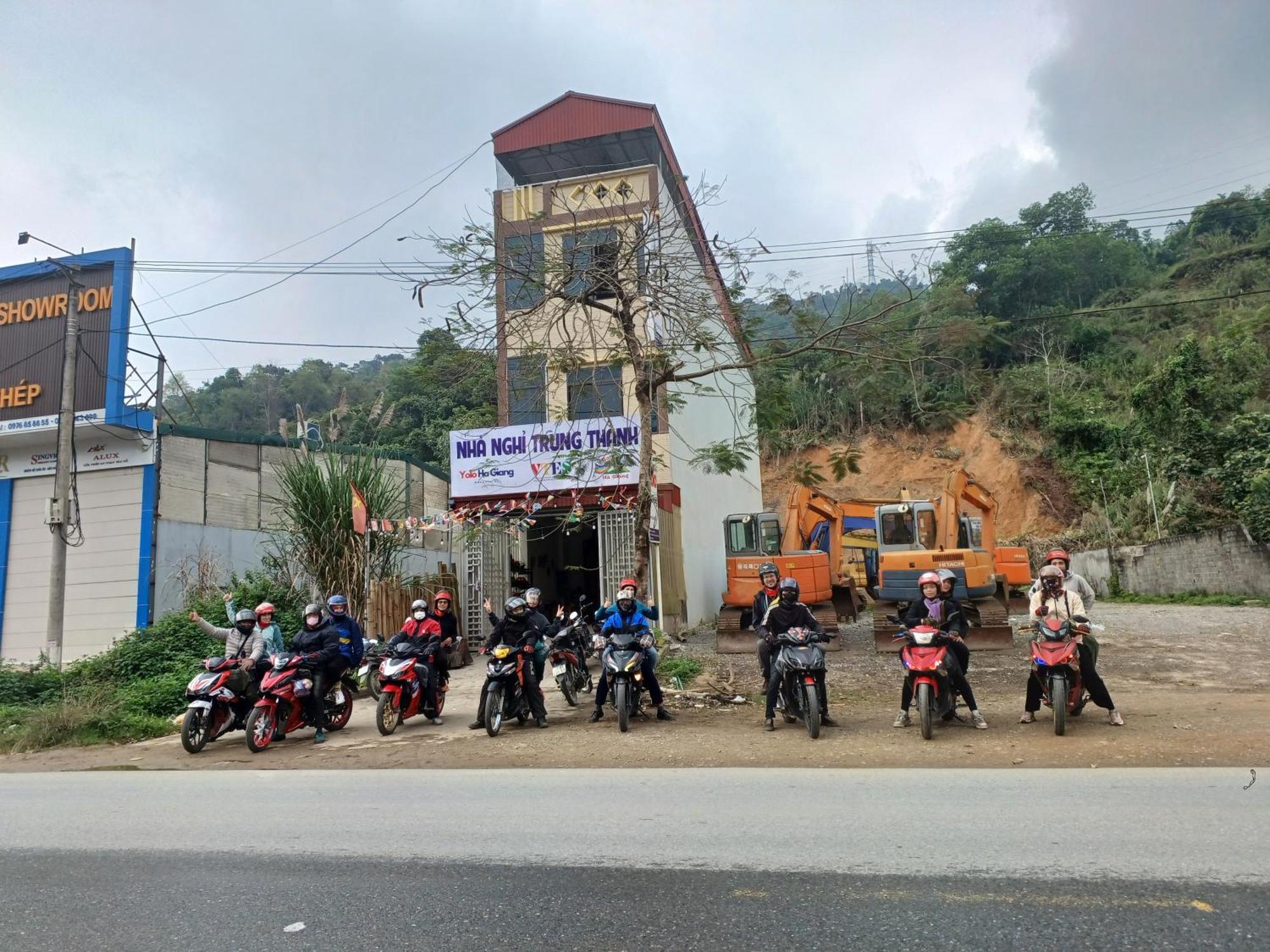 Hotel Yolo Ha Giang Adventures, Motorbike And Loop Tours Exterior foto