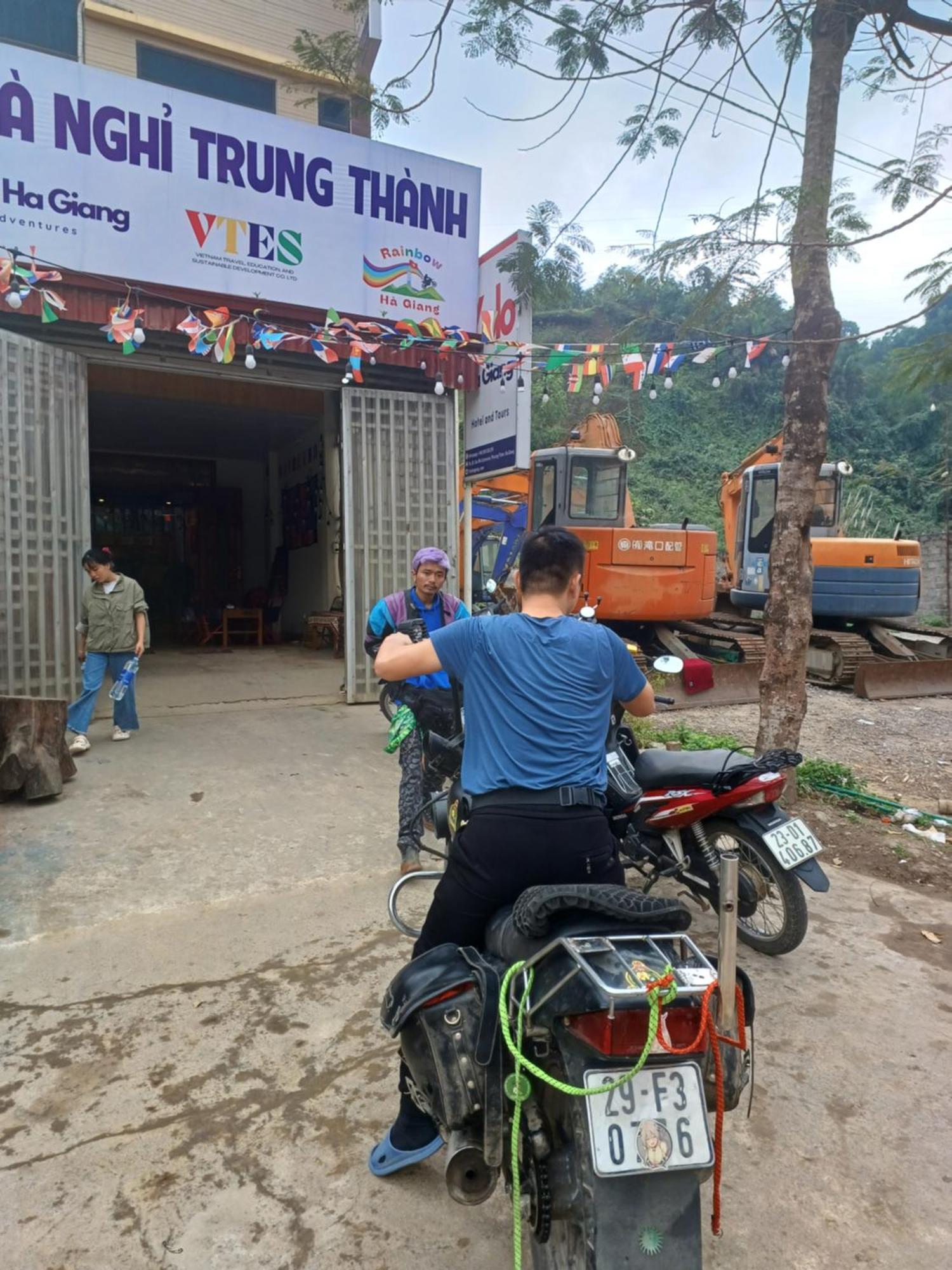 Hotel Yolo Ha Giang Adventures, Motorbike And Loop Tours Exterior foto